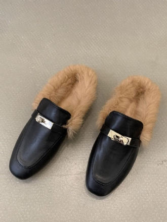 Zwarte Damesloafers Met Imitatiebont Metalen Details. Instaploaferschoenen